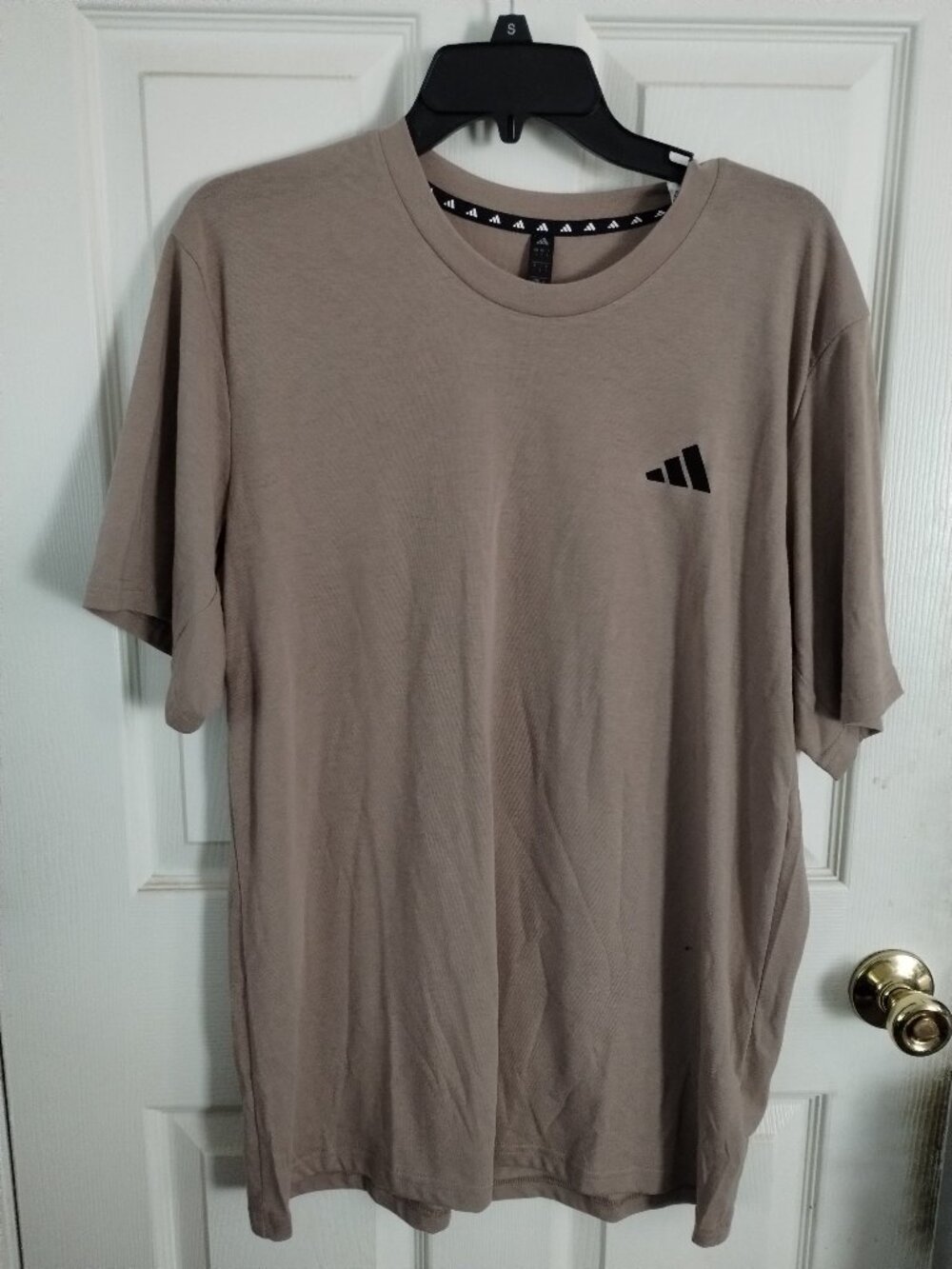 Adidas men's ( chalky brown/ black) short sleeve t- shirt,size- L,NWT